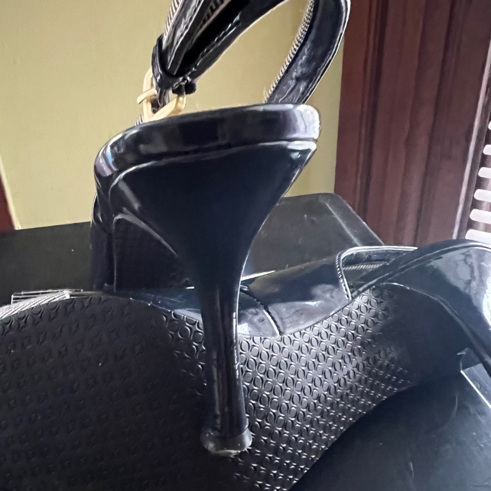 TAHARI Sling Back Navy Patent Leather Shoe with Striped Piping and Bow 7.5 Size - Picture 8 of 12